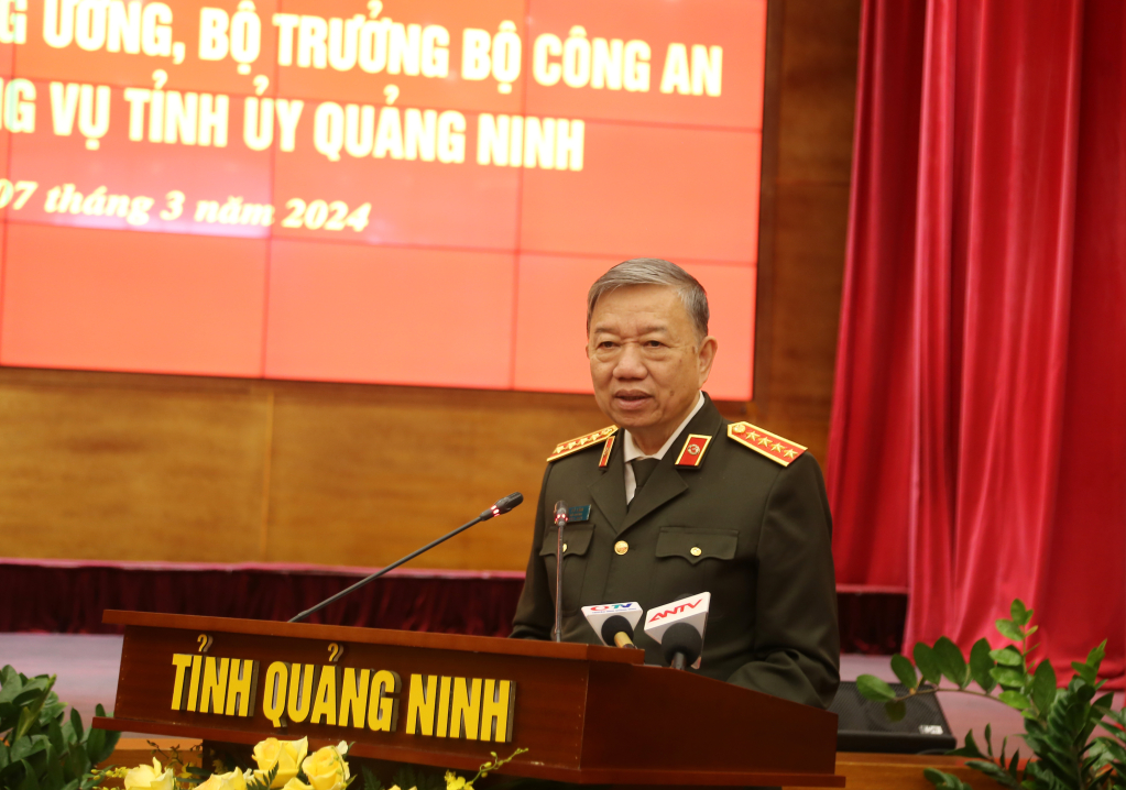 Đại tướng Tô Lâm, Ủy viên Bộ Chính trị, Bí thư Đảng ủy Công an Trung ương, Bộ trưởng Bộ Công an, phát biểu chỉ đạo tại cuộc làm việc.