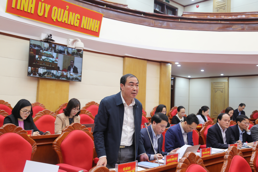 Đồng chí Nguyễn Minh Sơn, Giám đốc Sở Nông nghiệp và Phát triển Nông thôn, phát biểu tại hội nghị.