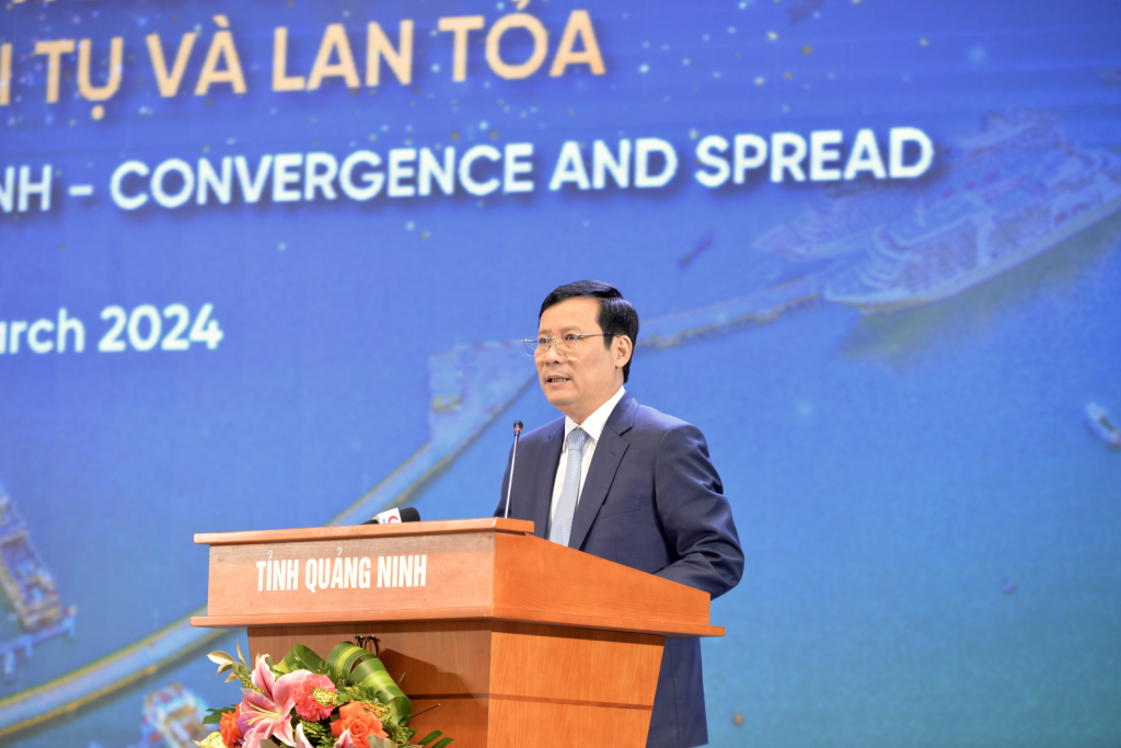 Đồng chí Phạm Tấn Công, Bí thư Đảng đoàn, Chủ tịch Liên đoàn Thương mại và Công nghiệp Việt Nam, phát biểu chào mừng.