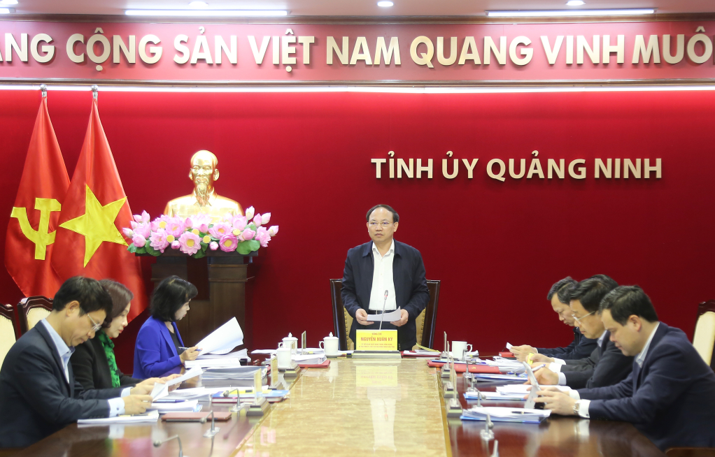 Đồng chí Nguyễn Xuân Ký, Ủy viên Trung ương Đảng, Bí thư Tỉnh ủy, Chủ tịch HĐND tỉnh phát biểu kết luận.
