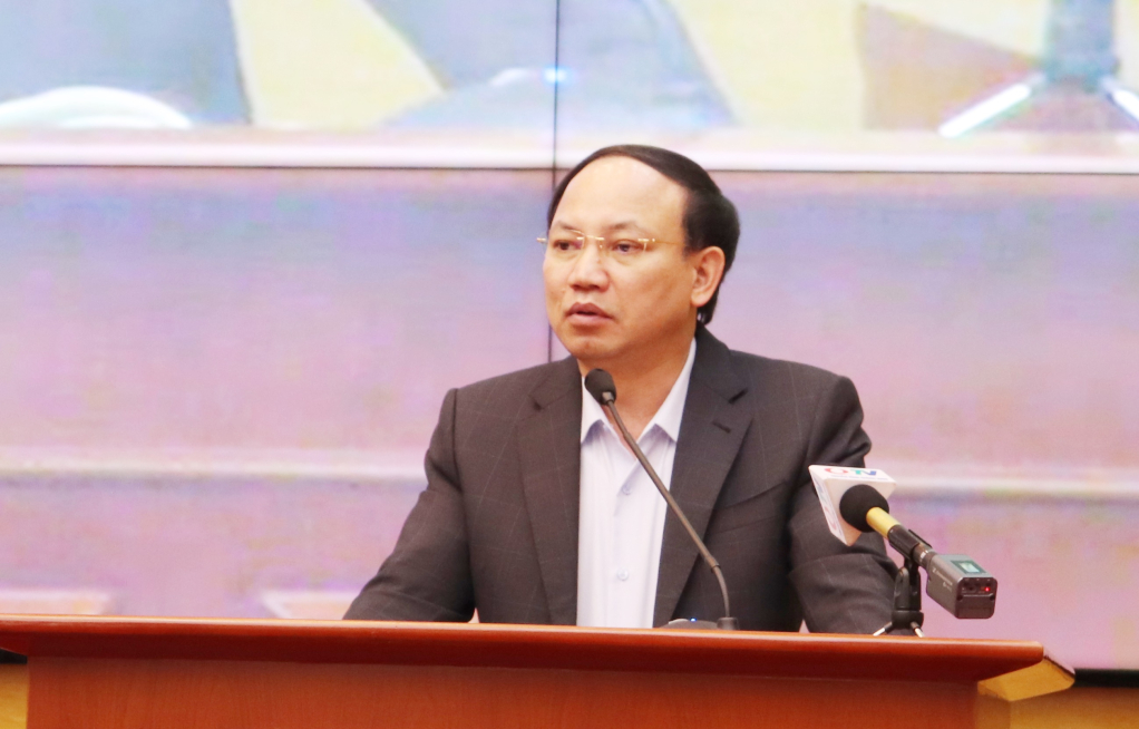 Đồng chí Nguyễn Xuân Ký, Ủy viên Trung ương Đảng, Bí thư Tỉnh ủy, Chủ tịch HĐND phát biểu kết luận buổi làm việc. 