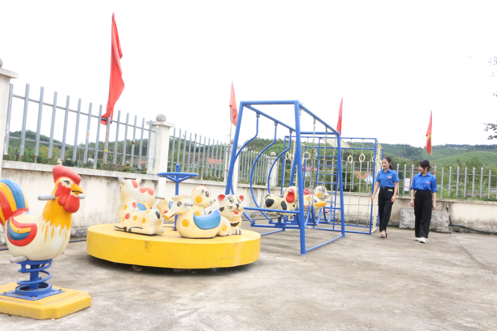 Công trình khu vui chơi dành cho thiếu nhi tại Nhà văn hóa thôn Đồng Ho (xã Sơn Dương).