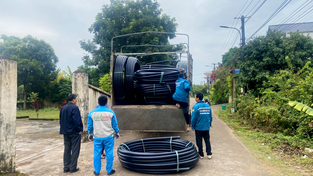 TP Móng Cái lắp đặt đường ống nước bằng vật liệu chất liệu mới, đảm bảo cung cấp nước sạch cho nhân dân.