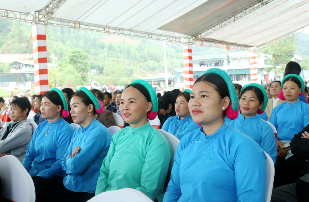 Nhân dân các dân tộc huyện Tiên Yên tham dự buổi lễ.