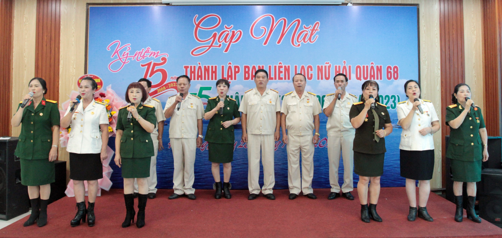 Tiết mục văn nghệ của các CCB tại buổi gặp mặt kỷ niệm 15 năm thành lập Ban liên lạc nữ Hải quân 68 Quảng Ninh (tháng 7/2023).