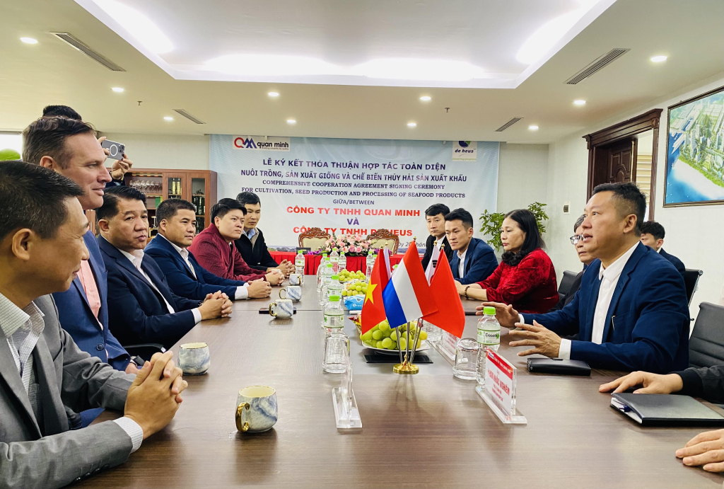 Công ty TNHH Quan Minh và Công ty TNHH DE HEUS thống nhất nội dung hợp tác thủy sản tại Quảng Ninh.