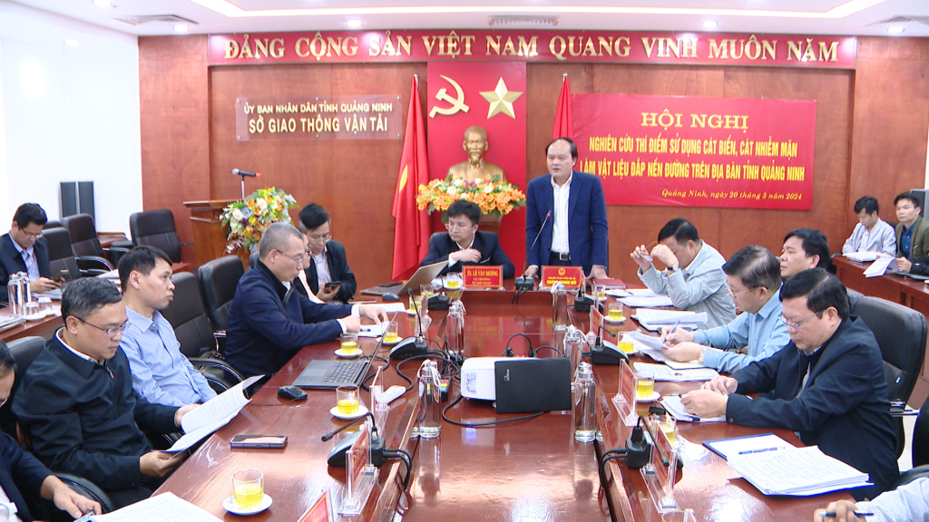 Đồng chí Hoàng Quang Hải, Giám đốc Sở Giao thông vận tải chủ trì hội nghị