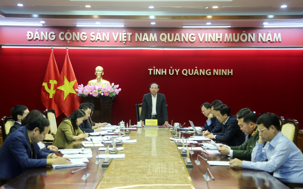 Đồng chí Nguyễn Xuân Ký, Ủy viên Trung ương Đảng, Bí thư TỈnh ủy, Chủ tịch HĐND tỉnh, chủ trì hội nghị.