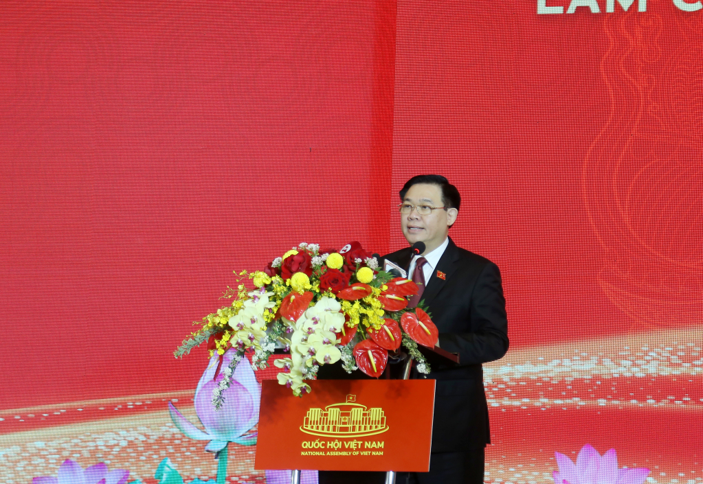 Đồng chí Vương Đình Huệ, Ủy viên Bộ Chính trị, Chủ tịch Quốc hội, phát biểu kết luận hội nghị.