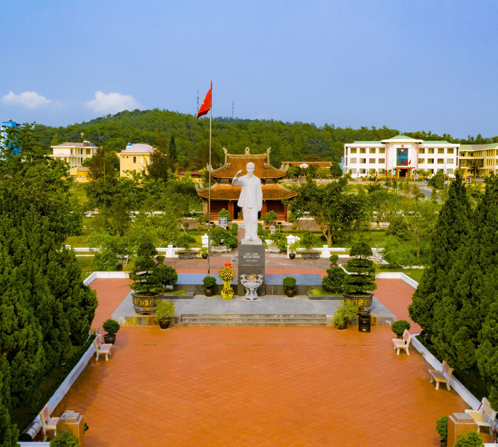 Di tích quốc gia đặc biệt “Khu lưu niệm Chủ tịch Hồ Chí Minh trên đảo Cô Tô”.