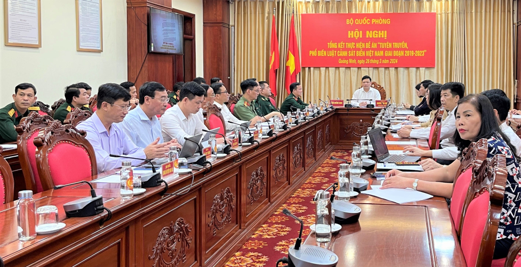 Đồng chí PCT UBND tỉnh Nghiêm Xuân Cường và các đại biểu tham dự Hội nghị tại điểm cầu Quảng Ninh.
