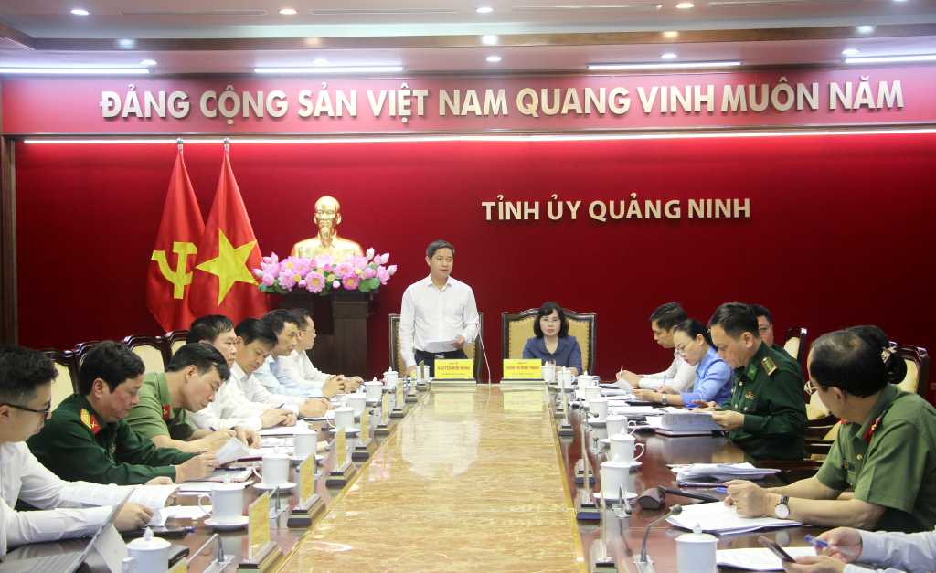 Đồng chí Nguyễn Hữu Hùng, Phó trưởng Ban cơ yếu Chính phủ, phát biểu tại buổi làm việc.