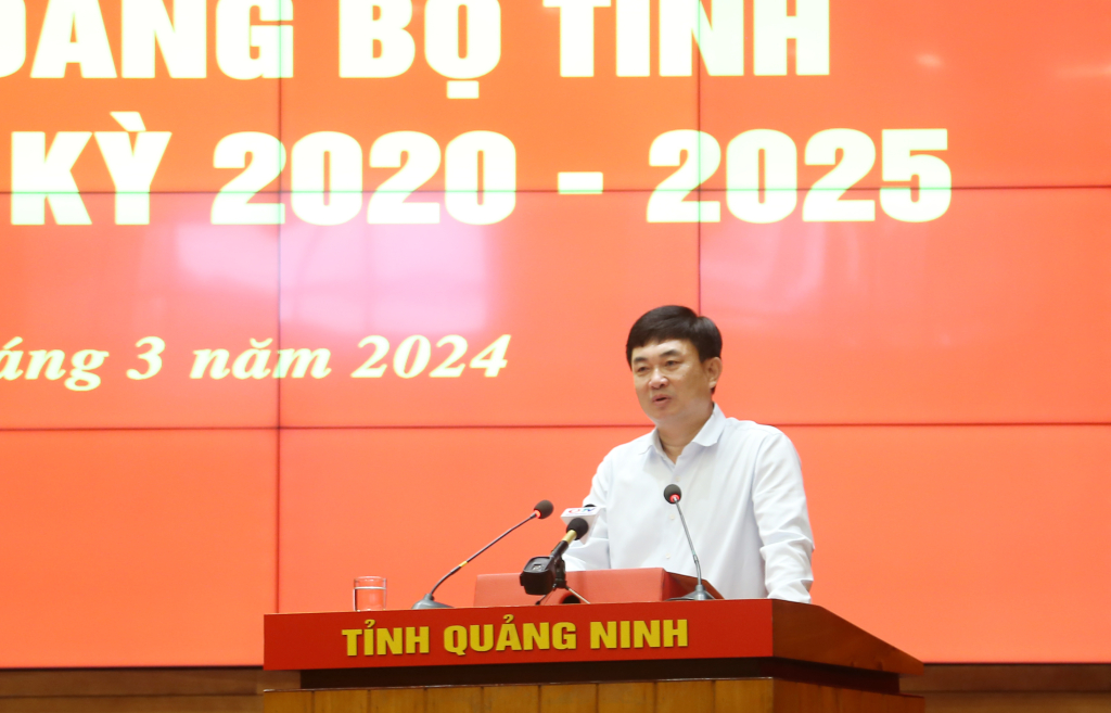 Đồng chí Ngô Hoàng Ngân, Chủ tịch Hội đồng thành viên Tập đoàn Công nghiệp Than - Khoáng sản Việt Nam, phát biểu tại hội nghị.