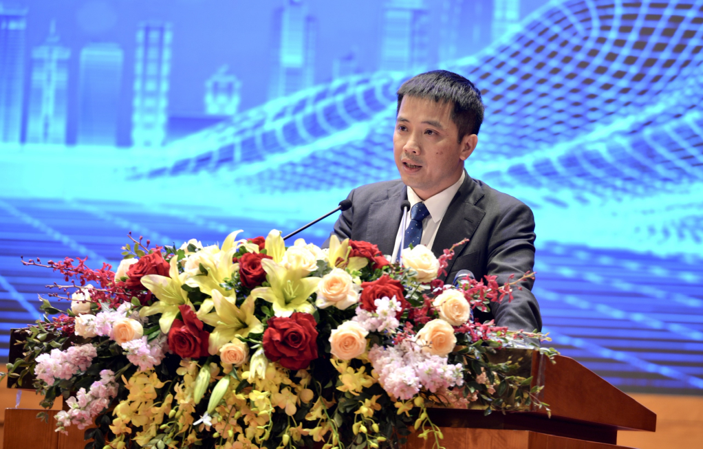 Đồng chí Đậu Anh Tuấn, Phó Tổng Thư ký, Trưởng Ban Pháp chế Liên đoàn Thương mại và Công nghiệp Việt Nam (VCCI); Giám đốc dự án PCI Quốc gia, phát biểu tham luận tại hội nghị.