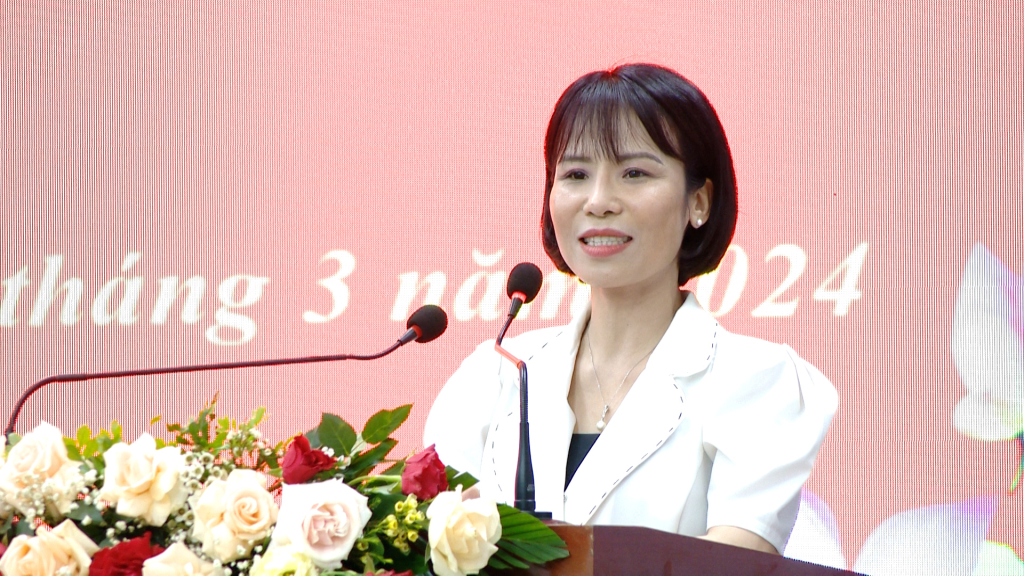 Đồng chí Nguyễn Thị Kim Nhàn, Phó Trưởng Ban Tuyên giáo Tỉnh uỷ, Phó trưởng ban tổ chức cuộc thi phát biểu tại Hội nghị.