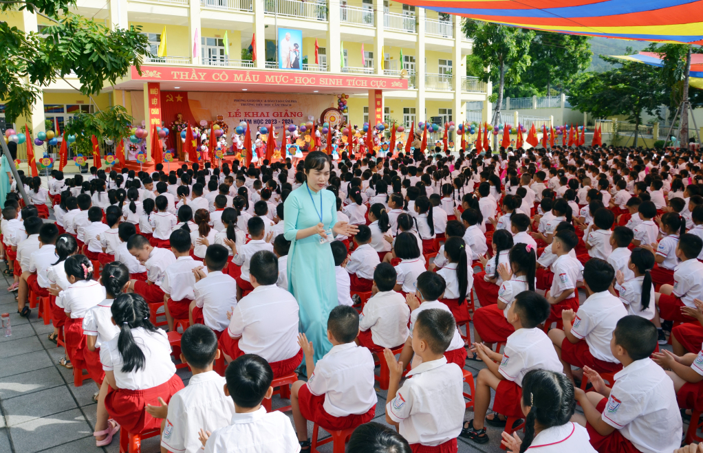 Lễ khai giảng năm học 2023-2024 tại Trường Tiểu học Cẩm Thạch.