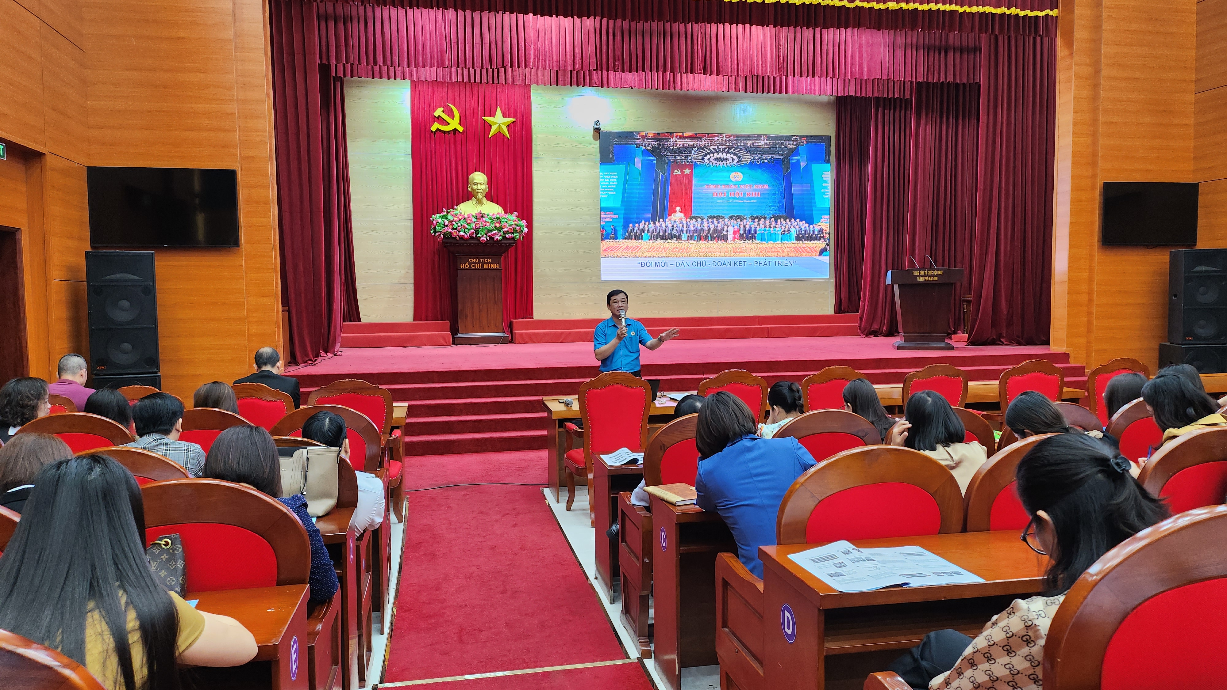 quang cảnh hội nghị nghiên cứu, học tập, quán triệt, tuyên truyền và triển khai Nghị quyết Đại hội XIII Công đoàn Việt Nam, LĐLĐ TP Hạ Long.