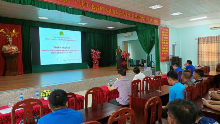 Đoàn Than Quảng Ninh tổ chức Chương trình Tuyên truyền về phòng chống tội phạm, tệ nạn xã hội, ma tuý cho ĐVTN, học sinh, sinh viên Trường Cao đẳng Than- Khoáng sản Việt Nam phân hiệu Cẩm Phả, Ảnh Tỉnh đoàn cung cấp