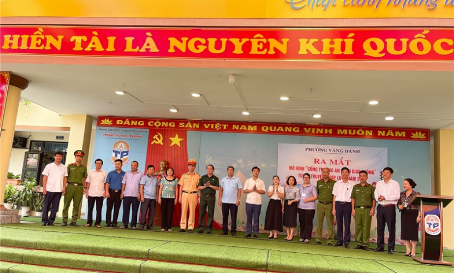 Những cựu chiến binh đảm bảo an toàn cho học sinh