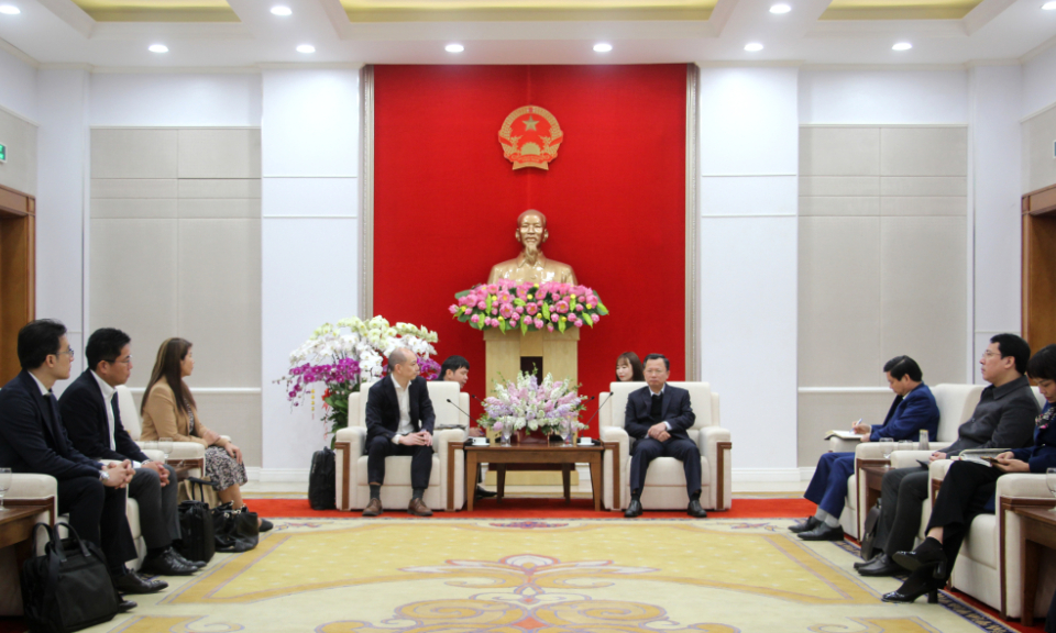 越南广宁省人委会主席会见奥托立夫集团领导