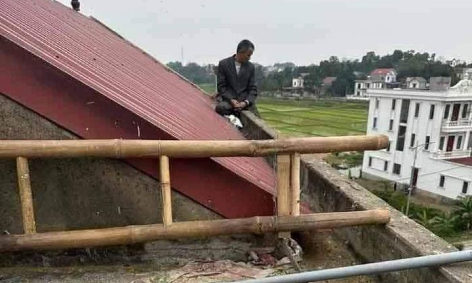 Đâm trọng thương vợ và mẹ vợ rồi bỏ trốn, nhảy lầu