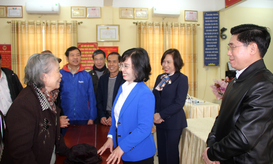Đồng chí Phó Bí thư Thường trực Tỉnh ủy dự sinh hoạt Chi bộ khu phố Cao Sơn 3