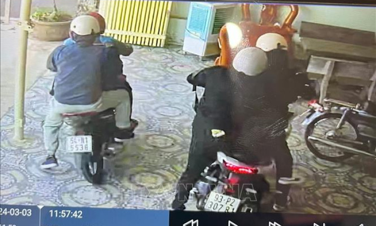 Truy tìm nhóm đối tượng cướp tiệm vàng ở Bình Dương