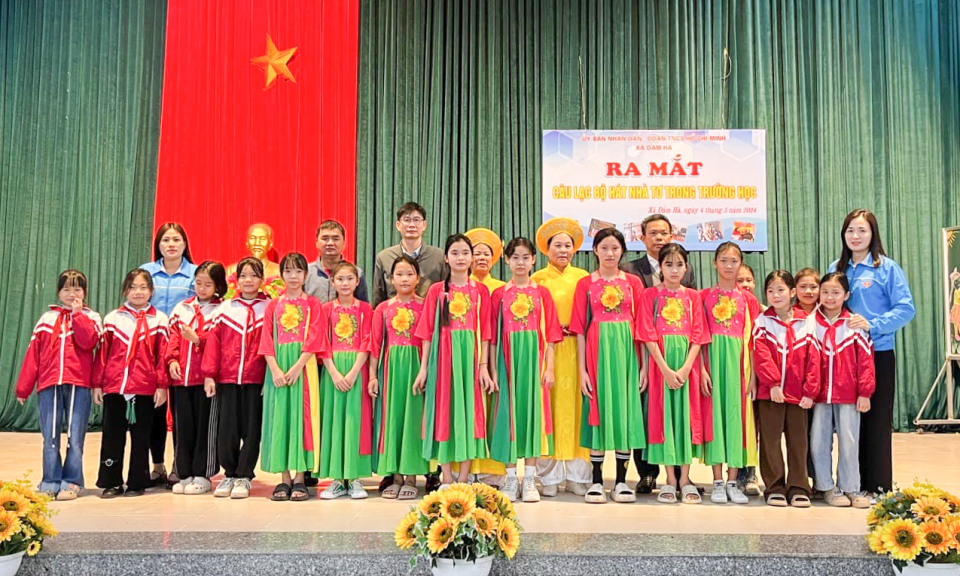 Huyện Đầm Hà: Ra mắt câu lạc bộ hát Nhà tơ trong trường học