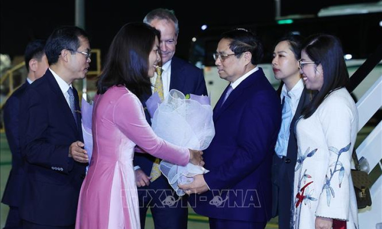 Thủ tướng tới Melbourne, bắt đầu tham dự Hội nghị Cấp cao ASEAN - Australia và thăm chính thức Australia