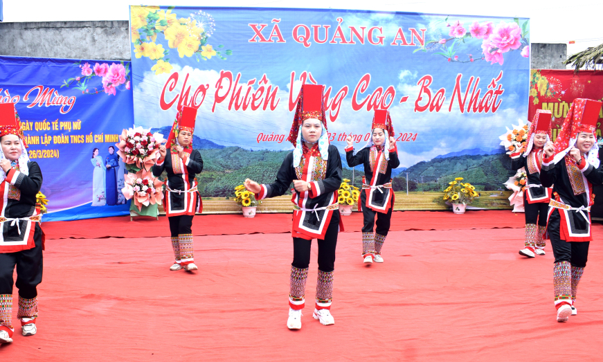Ba Nhat highland cultural market opens in Dam Ha district