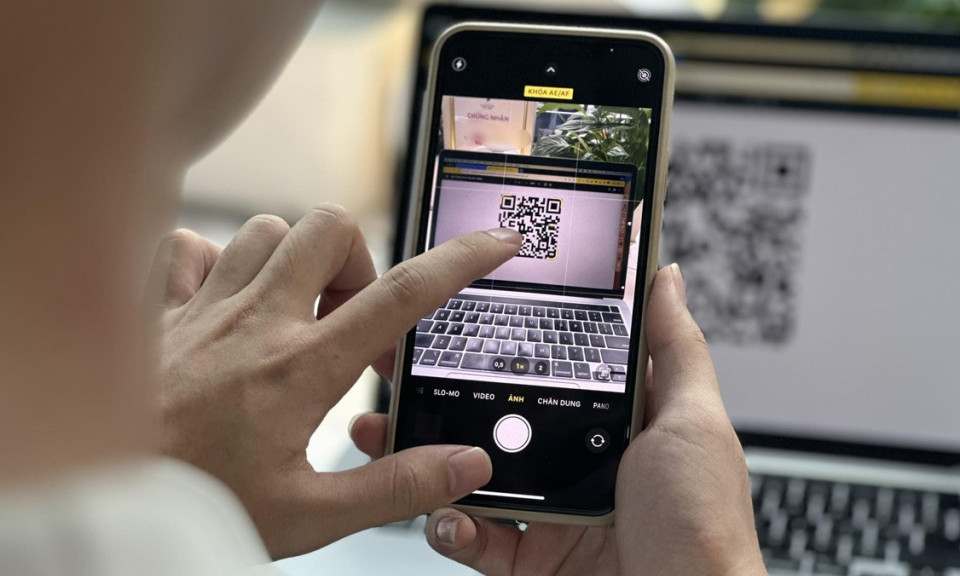 Rộ cảnh báo chiêu lừa đảo "Quét QR phiếu trúng thưởng trong bưu phẩm"