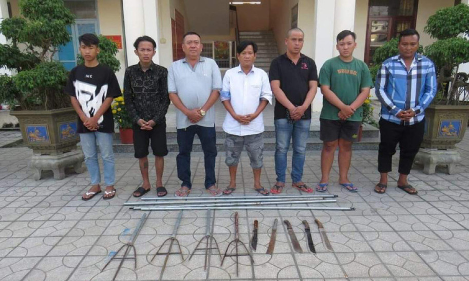 Bắt giam 12 người đánh nhau, gây rối trật tự công cộng