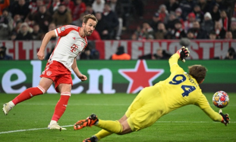 Kane đưa Bayern vào tứ kết Champions League
