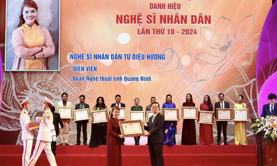 Quảng Ninh: 2 Nghệ sĩ được trao danh hiệu Nghệ sĩ Nhân dân