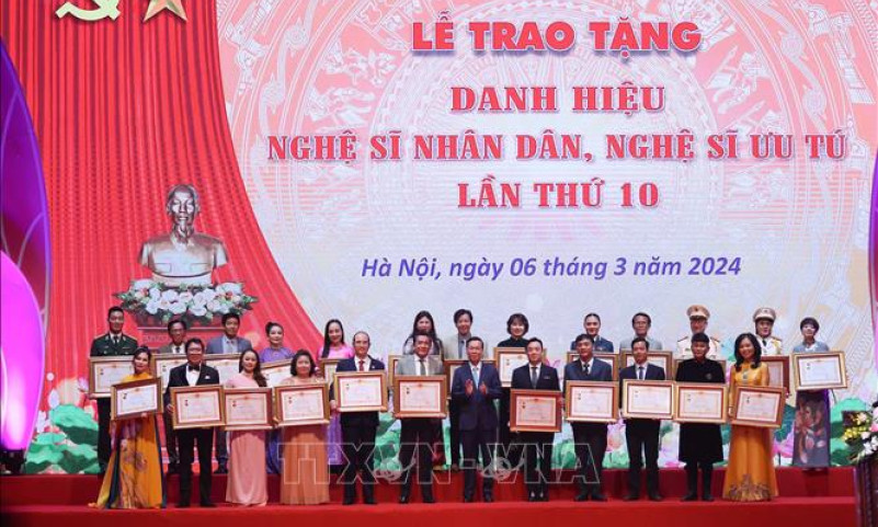 Chủ tịch nước: Các Nghệ sỹ Nhân dân, Nghệ sỹ Ưu tú thực sự là 'vốn quý của đất nước'