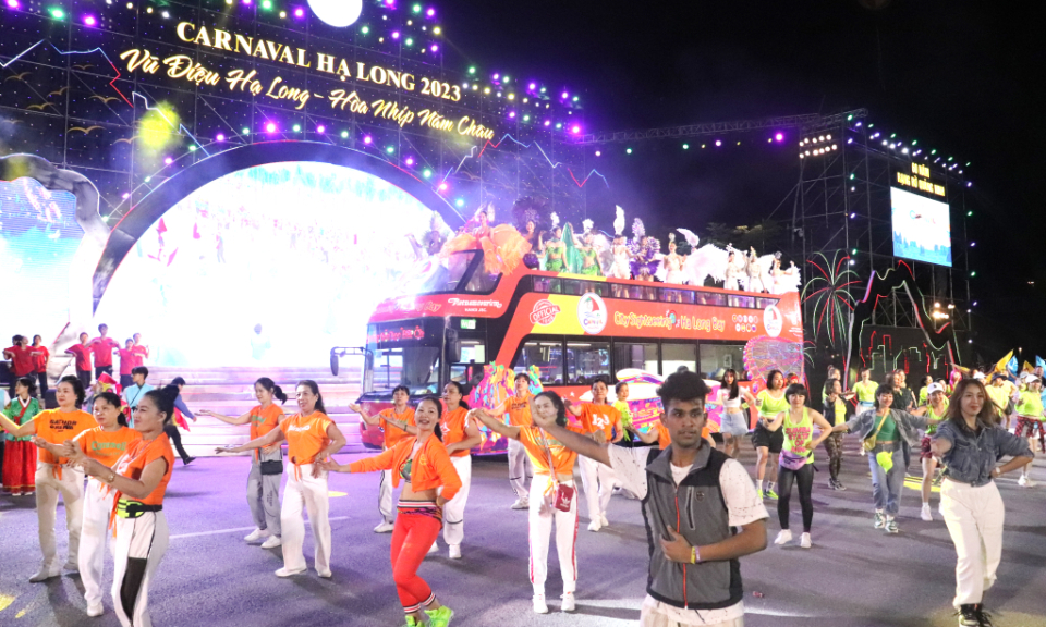 无人机灯光秀将首次亮相2024年越南广宁省下龙狂欢节