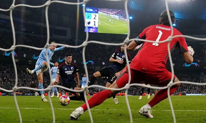 Man City nhẹ nhàng vào tứ kết Champions League