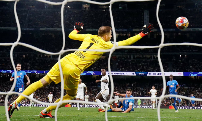 Real trầy trật ở vòng 1/8 Champions League