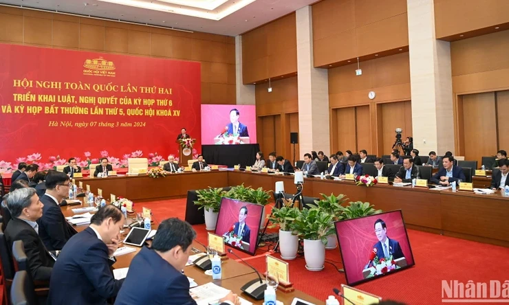 Gắn kết thật chặt chẽ giữa xây dựng pháp luật với thực hiện pháp luật