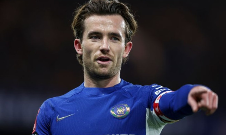 2 hung tin cùng lúc ập tới Chelsea