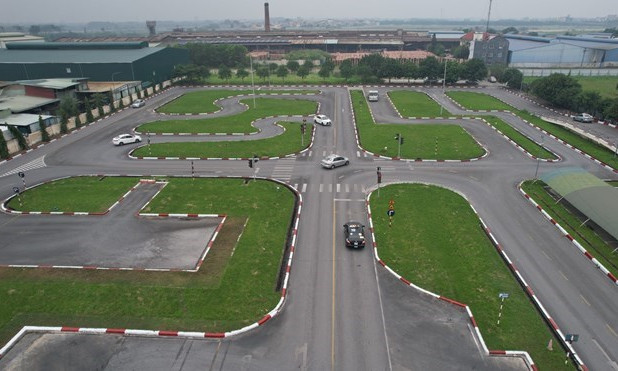 Phí học bằng lái xe B1, B2, C, D mới nhất năm 2024