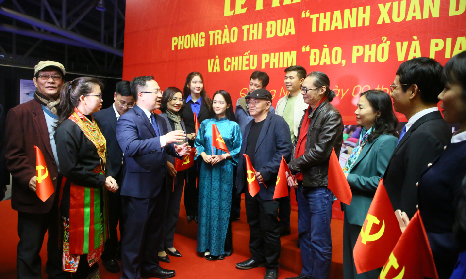 Quyết tâm dâng hiến thanh xuân cho Đảng