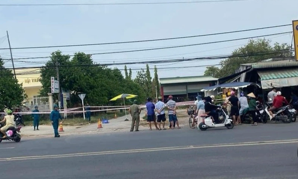Người đàn ông chém chết vợ cũ giữa đường rồi đến công an đầu thú