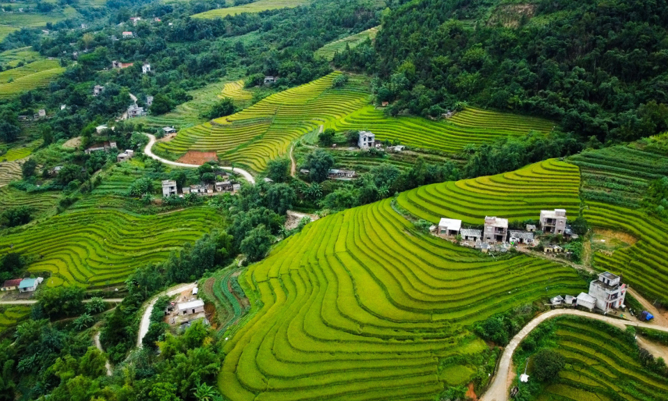 “Tiếp tục đoàn kết, đồng lòng, vững bước trên chặng đường xây dựng nông thôn mới nâng cao”