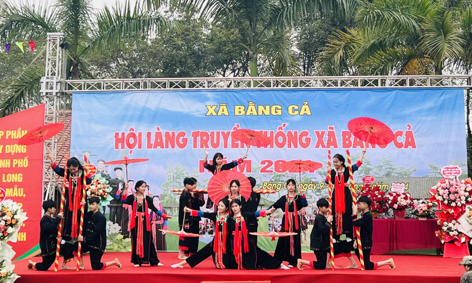 Hấp dẫn nét đẹp Hội làng Bằng Cả (TP Hạ Long)
