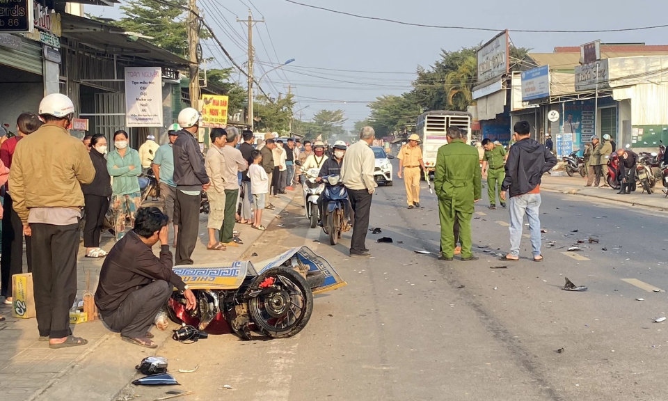 Người phụ nữ tử vong thương tâm sau va chạm với xe tải