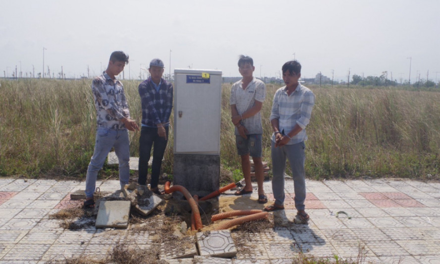 Bắt nhóm đối tượng đi ôtô gây ra hàng chục vụ trộm thiết bị điện công trình