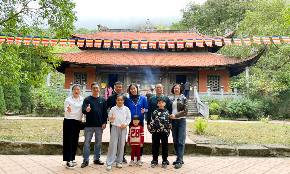 Du ngoạn sơn thủy chùa Lôi Âm