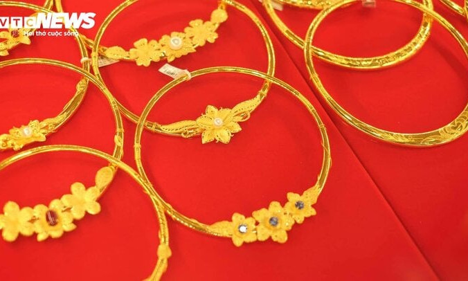 Giá vàng lấy lại đỉnh cao lịch sử 82,2 triệu đồng/lượng