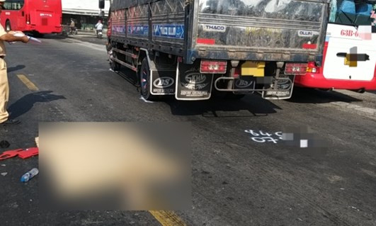 Một phụ nữ tử vong tại chỗ sau va chạm giao thông liên hoàn ở Vĩnh Long